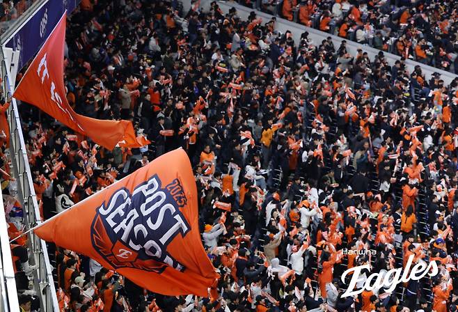 한화가 지고 있을 때 전해진 '불꽃 공연' 소식...김승연 회장 또 팬 감사 인사 [KS3 현장]