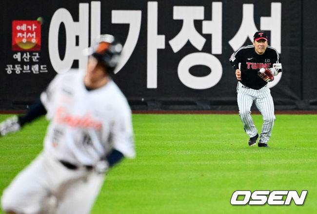 김경문 뿔났다, 왜 ‘인필드 플라이’ 선언 안 했나…'천재' 오지환의 고의 낙구에 농락 당하다 [KS3]