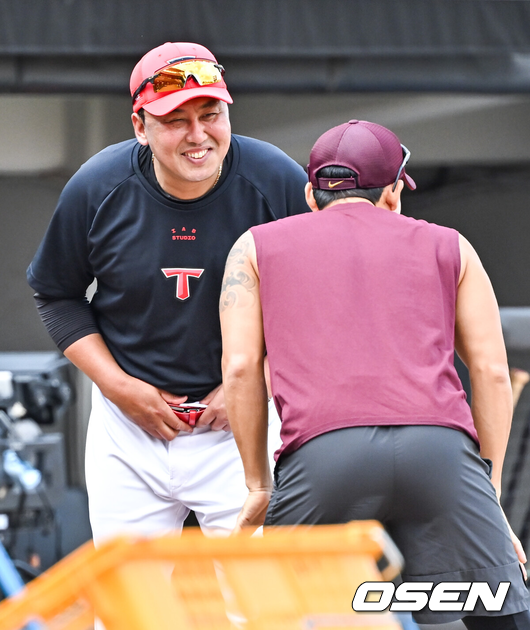 26년 원클럽맨 NC행, 우승 작전코치 롯데행, 日배터리 코치 결별...'챔프에서 8위 추락' KIA 코치진 대폭 바뀌나, 심재학 단장