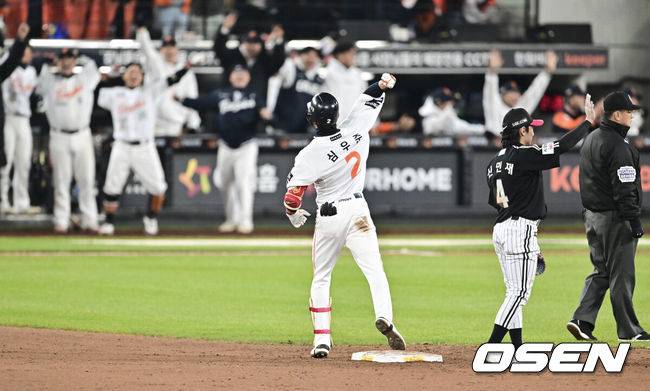 '8회 극적인 역전승' 한화, 기적을 만들다. 김승현 회장의 불꽃놀이 선물, 이보다 더 짜릿할 수 없다