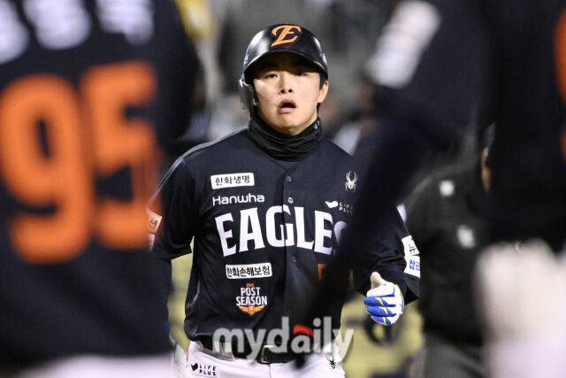 한화 국대 돌멩이 미쳤다, 이래서 LG 50억 에이스가 지목했나…PO .444→KS 홈런→멀티히트, 생애 첫 PS 맞아?