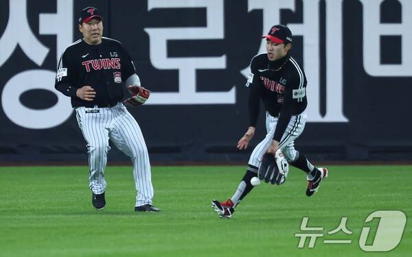 '1위→4위→8위 추락' 결국 한국시리즈서 폭탄 터졌다…믿었던 유영찬이 '와르르', LG 불펜 문제 다시 드러나나 [KS 3차전]