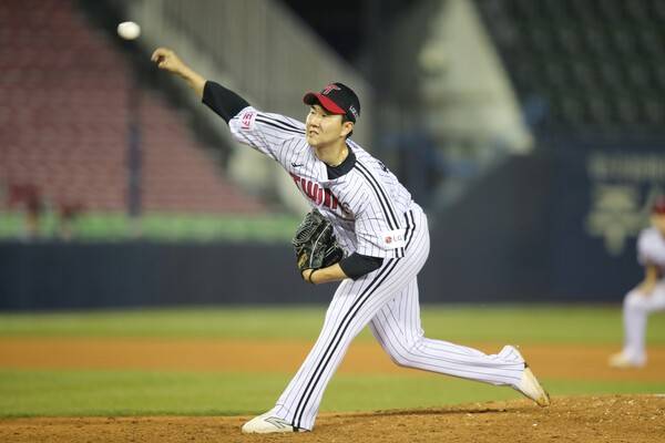 '1위→4위→8위 추락' 결국 한국시리즈서 폭탄 터졌다…믿었던 유영찬이 '와르르', LG 불펜 문제 다시 드러나나 [KS 3차전]