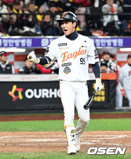 “수비 준비하고 있었는데 갑자기…” 김경문 대타 신의 한 수, 황영묵의 침착함이 한화를 살렸다