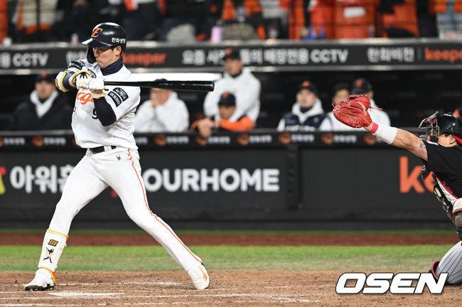 “수비 준비하고 있었는데 갑자기…” 김경문 대타 신의 한 수, 황영묵의 침착함이 한화를 살렸다