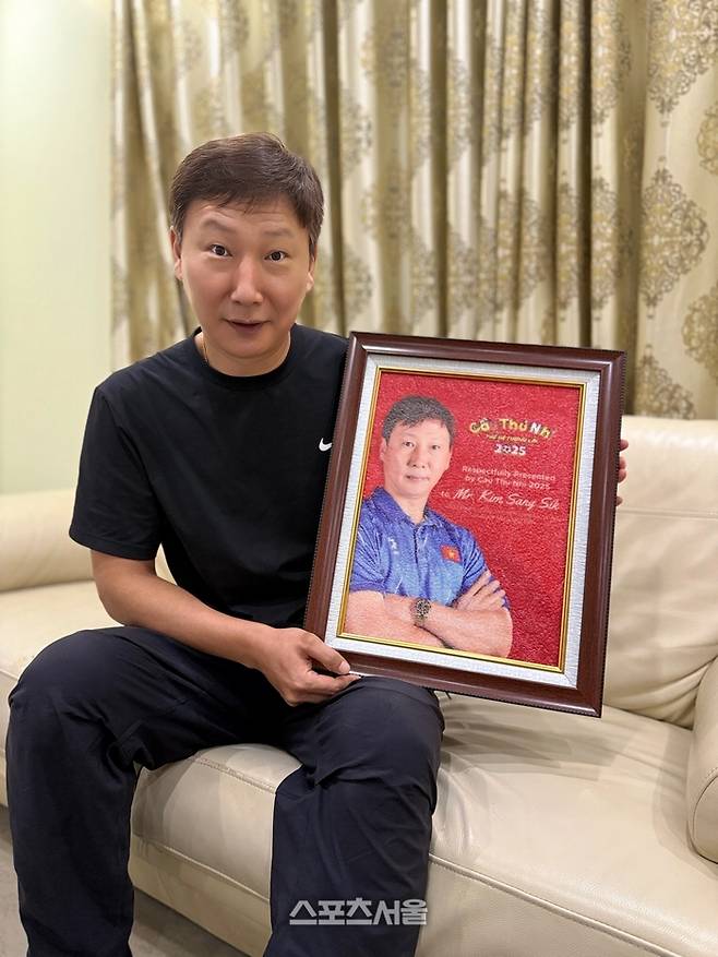 [단독인터뷰] 공황장애, 쫓겨나듯 떠난 베트남서 영웅으로…김상식 감독 “아직 해야 할 일 많아, 전북 우승 응원했다”