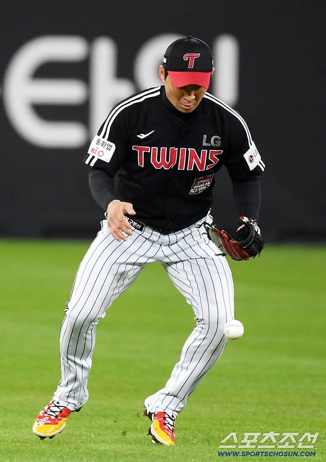 이걸 인필드를 안 주면.. 한화는 외통수 → 그런데 김경문은 도리어 오지환을 칭찬했다