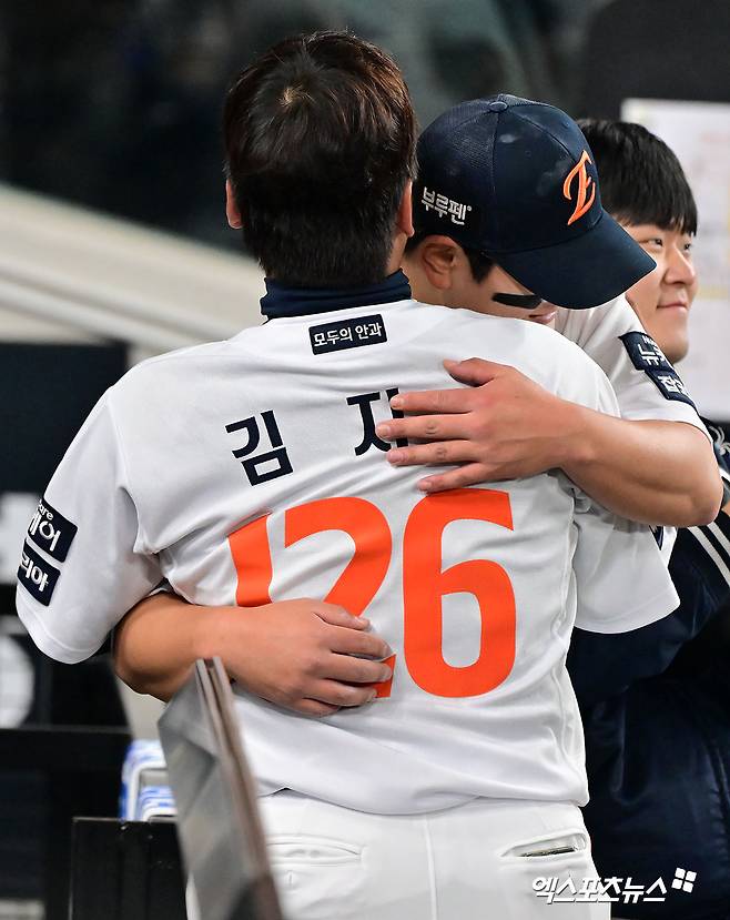 잘 던져놓고 왜 오열했나…그래봐야 21살 투수, 한 달 내내 마음고생→친형도 뜨겁게 끌어안았다 [KS3]