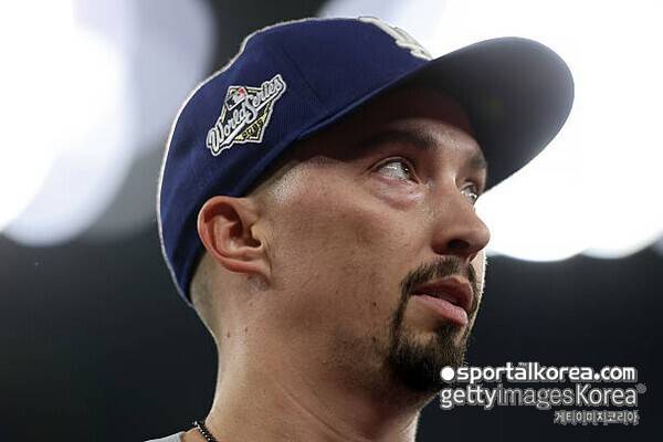 '엄청난 충격' 다저스 대재앙 발발, 토론토 리드오프 홈런 이어 백투백 HOME RUN까지...로버츠도 헛웃음