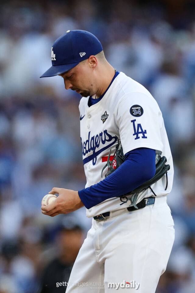 '2586억' 에이스 또 박살…3승 ERA 0.86→5이닝 5실점→6⅔이닝 5실점, 다저스 WS 2연패 '초비상'