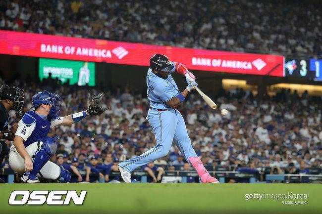 '언터쳐블' KKKKKKKKKKKK 22세 괴물 루키의 호투에 토론토가 또 웃었다..다저스 제압→시리즈 3승 2패로 캐나다행 '우승까지 1승 남았다' [WS5]