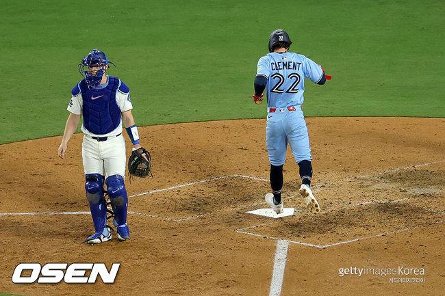 '언터쳐블' KKKKKKKKKKKK 22세 괴물 루키의 호투에 토론토가 또 웃었다..다저스 제압→시리즈 3승 2패로 캐나다행 '우승까지 1승 남았다' [WS5]