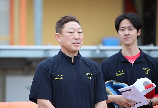 '롯데·두산과 연쇄 트레이드' KIA, KT에서도 영입한다…8위 충격, 대대적 개편한다