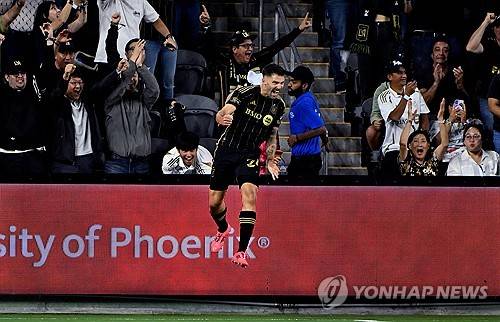 '손흥민 맹활약' LAFC, 오스틴 2-1 이기고 PO 1차전 승리
