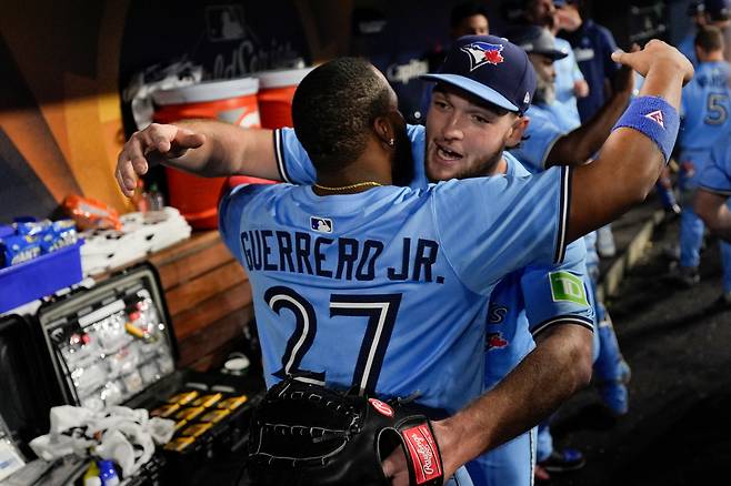 '연봉 달랑 10억' 집도 없는 떠돌이 유망주가, '10조 몸값' 오타니를 추풍낙엽처럼 쓰러뜨렸다