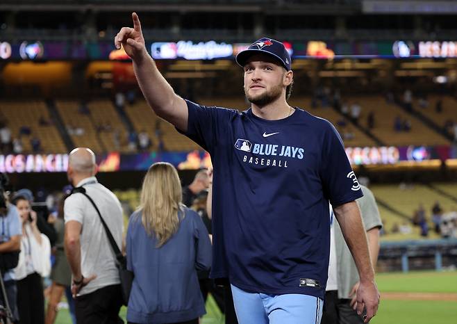 '연봉 달랑 10억' 집도 없는 떠돌이 유망주가, '10조 몸값' 오타니를 추풍낙엽처럼 쓰러뜨렸다