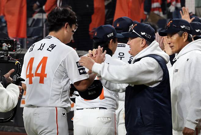 “부모님에게 들었어요” 한화 김서현에겐 남다르게 들렸던 “5차전 마무리투수 김서현”