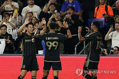 손흥민 3초 만에 4~5명 돌파 '축신짤' 생성→LAFC, PO 서부 준결승 진출 보인다…오스틴에 1차전 2-1 신승