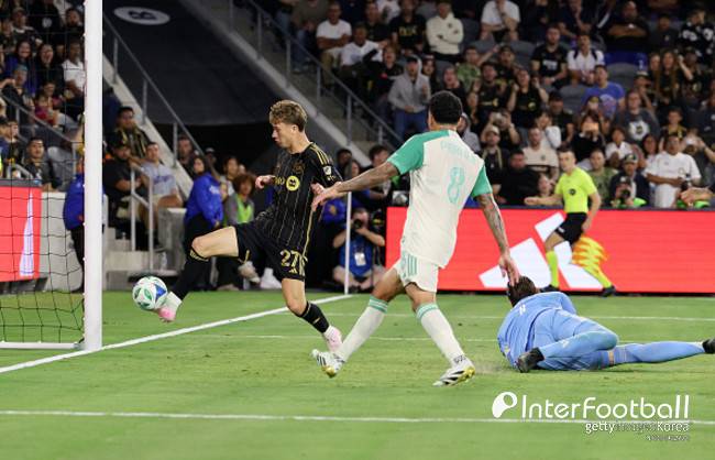 '설마 내가 흥부듀오 골 망친 건가?' 결승골 넣고 머리 감싸 쥔 LAFC 유망주,