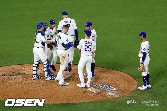 또 투수 교체 늦었다, 치명적인 폭투-폭투-폭투…'2승 3패' 다저스, 벼랑 끝에 몰렸다 [WS5]