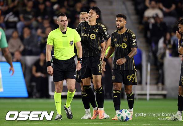 ‘더러운 오스틴’ 손흥민에게 악의적인 파울만 세 번…일부러 노리고 들어갔다