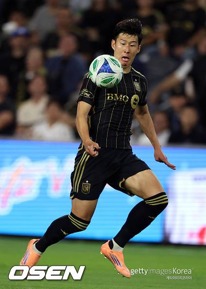 ‘더러운 오스틴’ 손흥민에게 악의적인 파울만 세 번…일부러 노리고 들어갔다