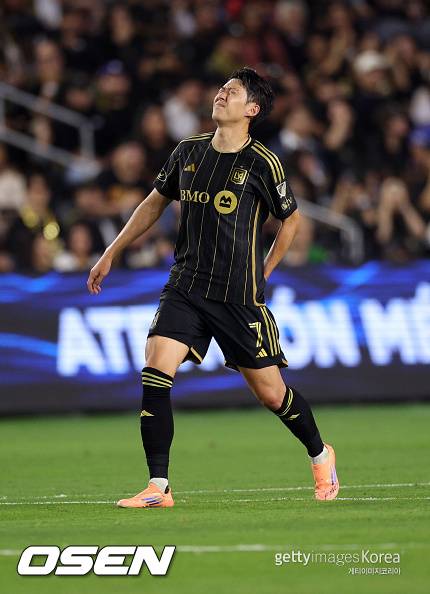 ‘더러운 오스틴’ 손흥민에게 악의적인 파울만 세 번…일부러 노리고 들어갔다