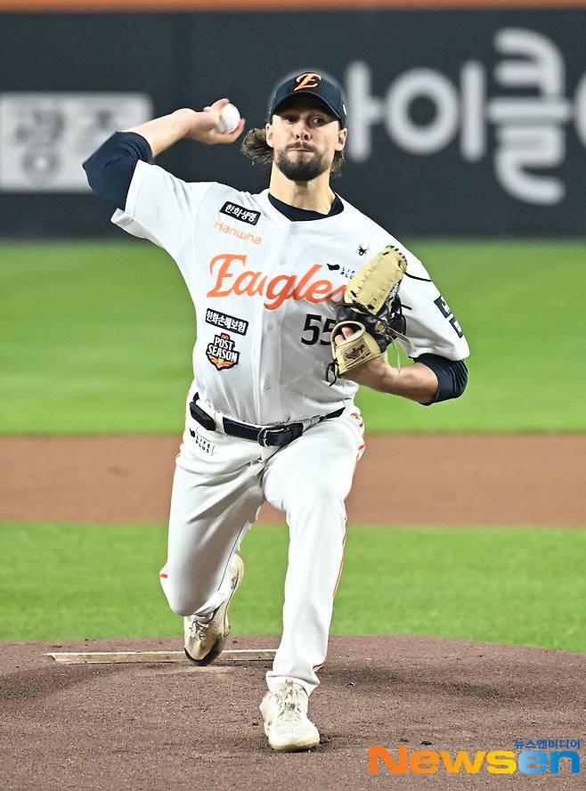 ‘117구 투혼’ 압도적이었던 와이스, 한국시리즈 4차전 7.2이닝 1실점 완벽투