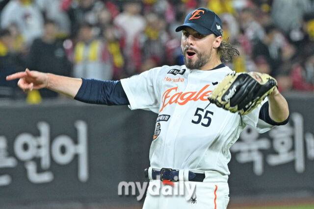 '투혼의 117구, 미쳤다' 156km KKKKKKK 1실점, LG 압도했다…대전예수의 포효, 한화 팬들 열광하다 [MD대전 KS4]