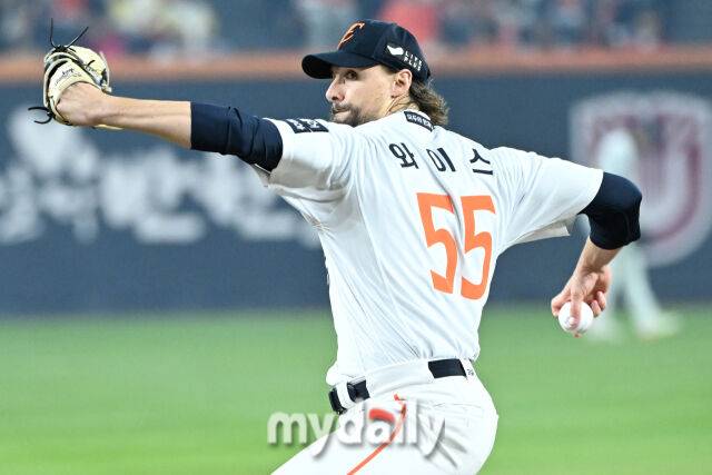 '투혼의 117구, 미쳤다' 156km KKKKKKK 1실점, LG 압도했다…대전예수의 포효, 한화 팬들 열광하다 [MD대전 KS4]