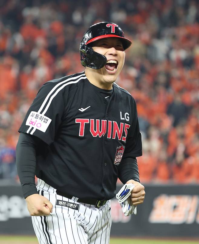 9회에 6점 LG, ‘마무리 김서현’ 고집한 한화에 막판 대역전극...KS 우승 1승 남았다