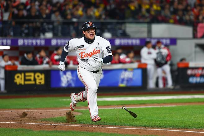 9회에 6점 LG, ‘마무리 김서현’ 고집한 한화에 막판 대역전극...KS 우승 1승 남았다