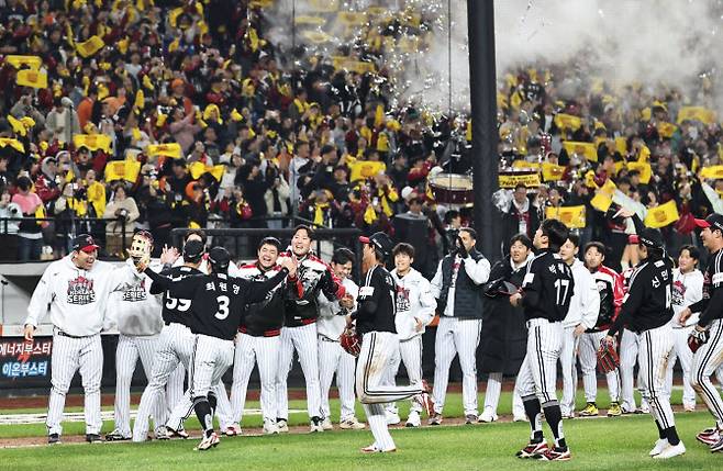 ‘대역전극’ LG 염경엽 “흔들리는 김서현 보며 승부 생각”