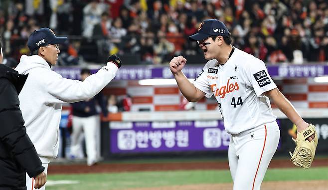 또 승리 지켜내지 못한 마무리, 김경문 감독 “오늘은 우리 마무리가···야구 어렵다, 김서현 8회는 잘 막았다”