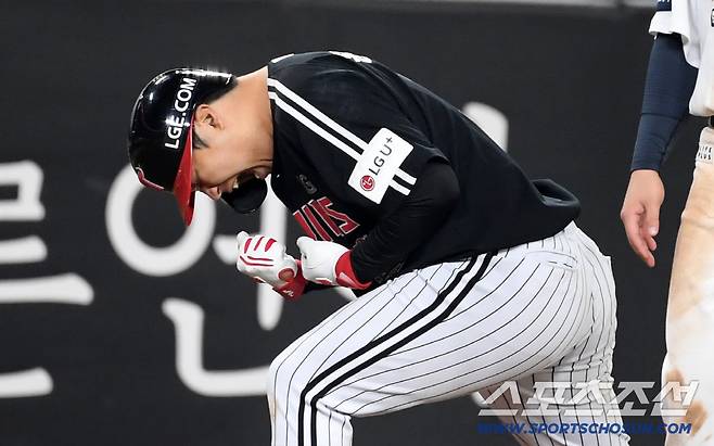 이걸 이기네? LG 문보경도 어리둥절 →