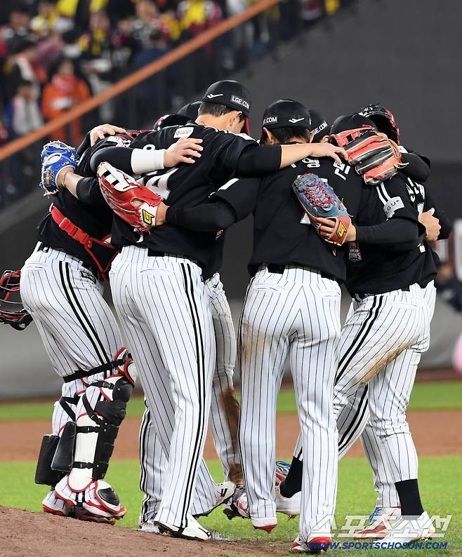 이걸 이기네? LG 문보경도 어리둥절 →