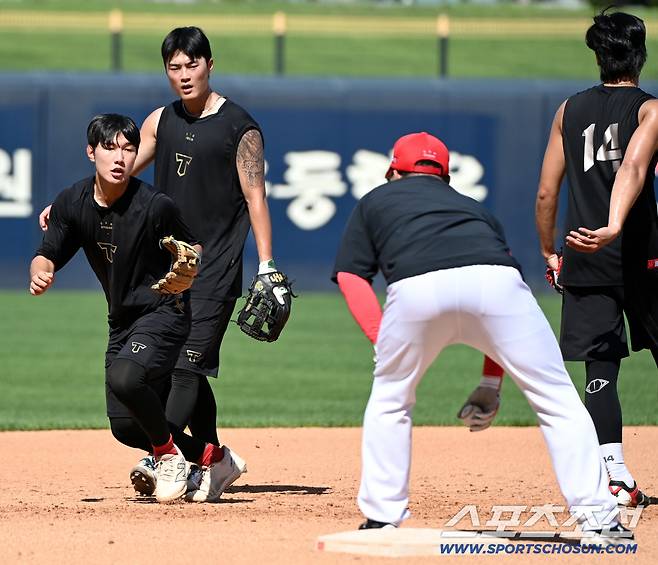 100억 너무 비싼데, KIA 드디어 '유격수 김도영' 카드 만지작…