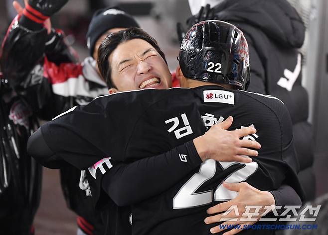 눈물샘 터진 35세 캡틴 '이건 드라마로 만들어도 욕 먹는 거잖아요’ [대전 현장]