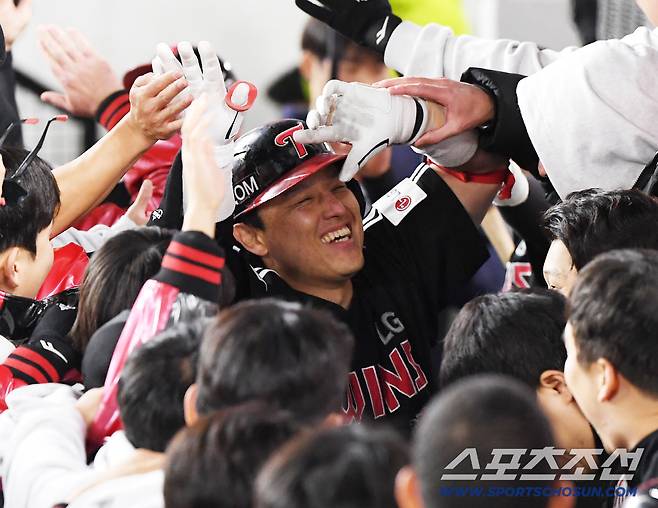 눈물샘 터진 35세 캡틴 '이건 드라마로 만들어도 욕 먹는 거잖아요’ [대전 현장]