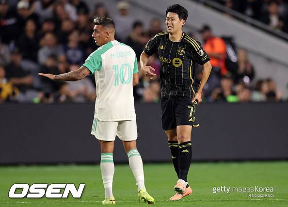 공도 안 잡은 손흥민에게 더러운 반칙세례, 오스틴 그래도 손흥민 못 막았다