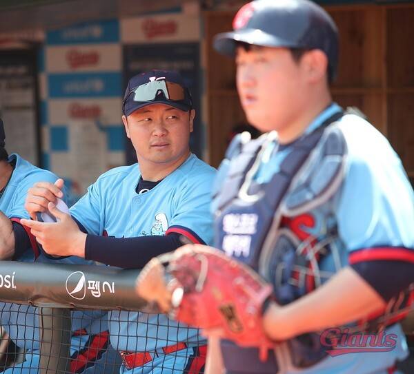 '역대 최초 한국계 MLB 감독' 가능성 이대로 사라지나…'내부 승격' 후보였는데, 구단 선택은 '440패 사령탑'