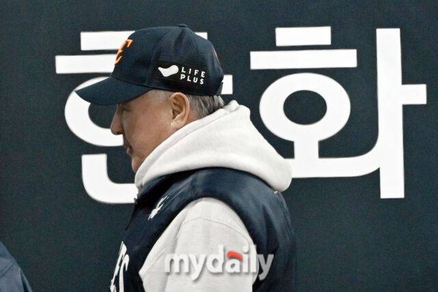 “나도 놀랄 정도로 선수에게 심한 말이 많다…김서현 포옹해줘야” 김경문 일침, 야구보고 짜증나도 선 넘으면 안 됩니다[MD대전]