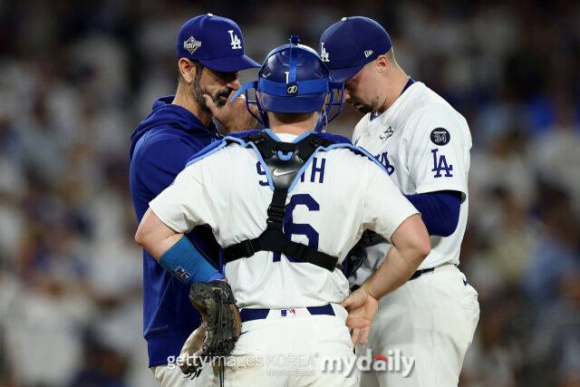 '11⅓이닝 10실점' 박살난 2568억 에이스, 로버츠의 분노