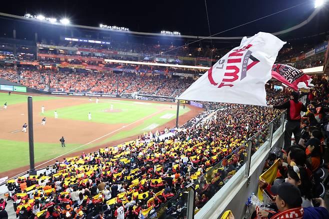 각본 없는 가을 드라마에 LG-한화 시청률 '마의 10%' 돌파, 이틀 연속 1위 찍었다 [IS 포커스]