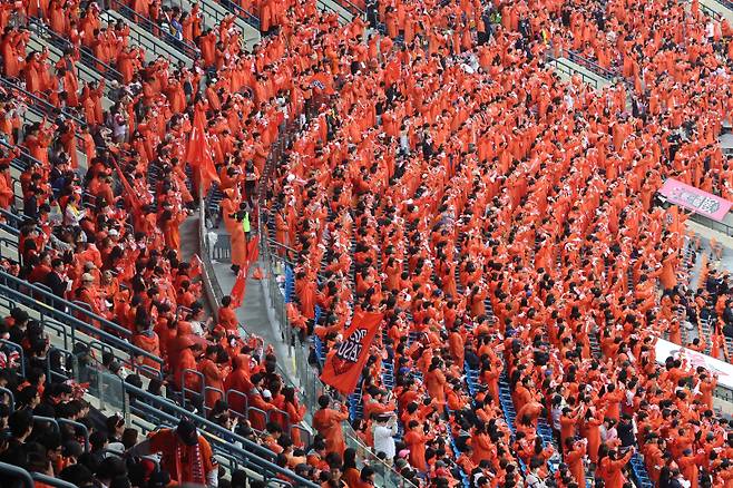 각본 없는 가을 드라마에 LG-한화 시청률 '마의 10%' 돌파, 이틀 연속 1위 찍었다 [IS 포커스]