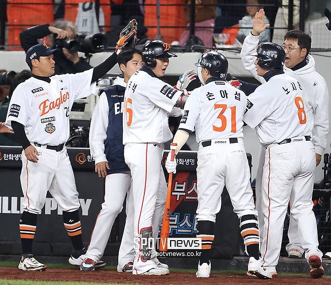 '대전에선 안 돼' 한화는 잠실로 가야만 한다…정우주의 기적, 문동주가 이어갈까