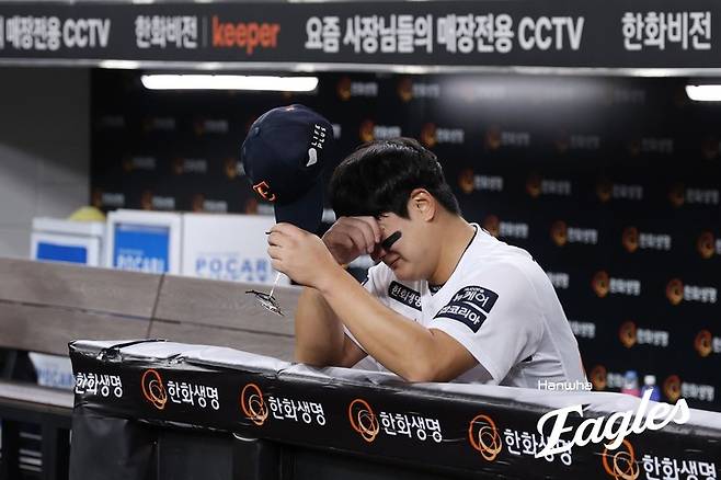 한화 김경문 감독, 김서현 살리려다 '117구' 던진 와이스 투혼까지 수포로...이제는 '믿음의 야구' 놓아야 할 때