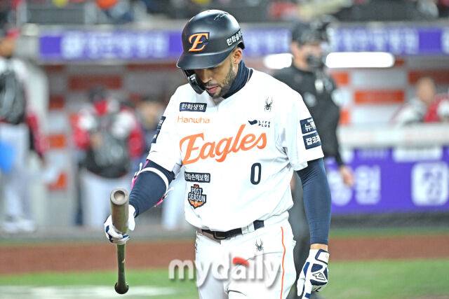 '이런 반전이' 한국시리즈 1할대 KKKKK, 한화 정규직 조용하네…대전 와서 침묵, 한화 시나리오에 없었는데