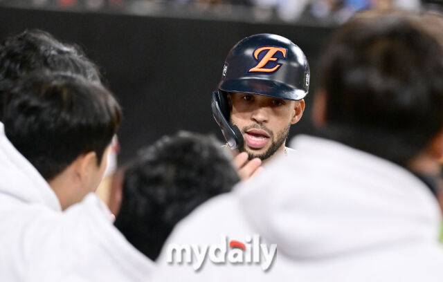 '이런 반전이' 한국시리즈 1할대 KKKKK, 한화 정규직 조용하네…대전 와서 침묵, 한화 시나리오에 없었는데