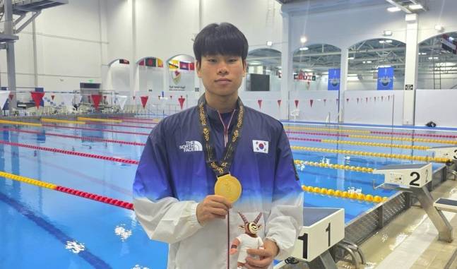 중국 또 와장창 와르르…韓 고등학생 ‘금빛’ 스트로크에 무너져 “고승우 아시아청소년대회 3관왕 압도적 레이스”